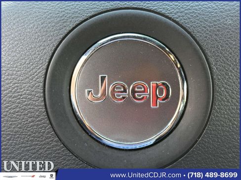 Used 2020 Jeep Grand Cherokee Laredo image 26