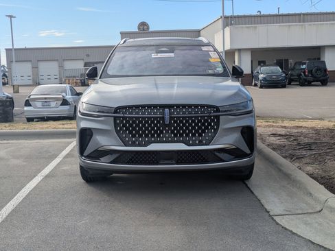 Used 2024 Lincoln Nautilus Reserve w/ Equipment Group 203A image 4