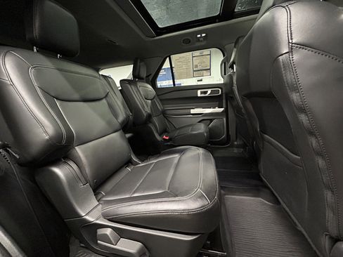 Used 2022 Ford Explorer XLT w/ Equipment Group 202A image 17