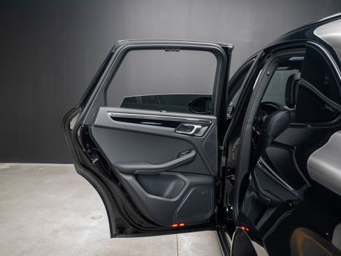 Certified 2026 Porsche Macan AWD/4WD image 37
