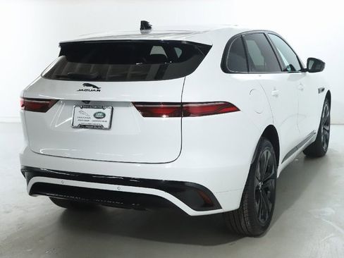 Used 2025 Jaguar F-PACE R-Dynamic S image 9