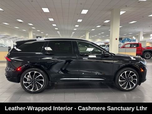 Used 2024 Lincoln Nautilus Black Label AWD/4WD image 8