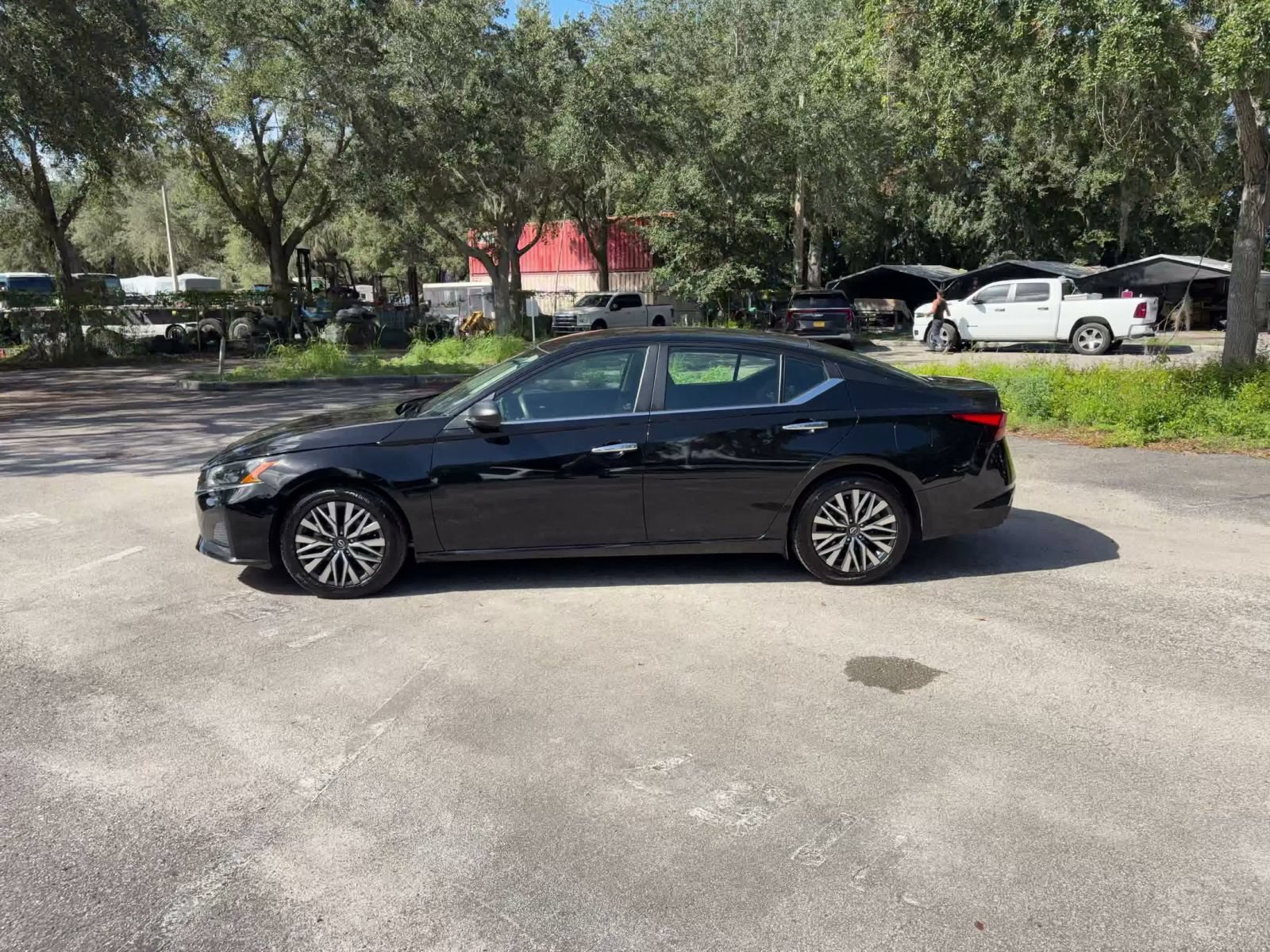 Used 2025 Nissan Altima 2.5 SV FWD image 8