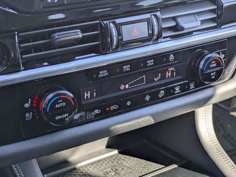 Certified 2025 Nissan Pathfinder Platinum image 22