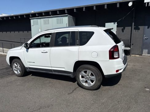 Used 2014 Jeep Compass Latitude FWD image 12