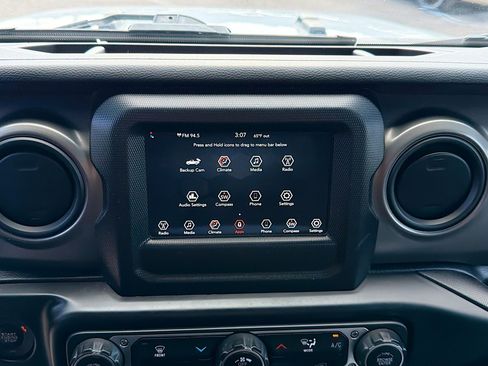 Used 2022 Jeep Gladiator Sport image 29