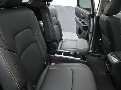 Used 2025 Nissan Pathfinder SL w/ SL Premium Package image 24