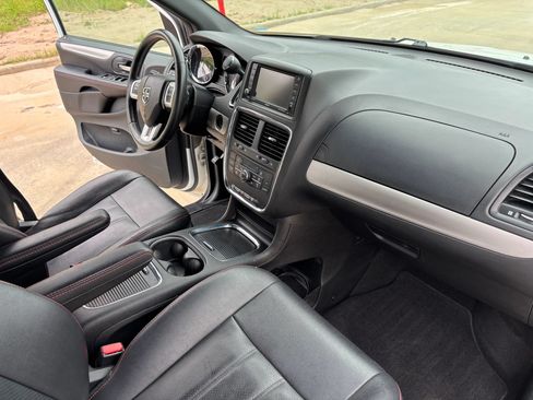 Used 2019 Dodge Grand Caravan GT FWD image 27