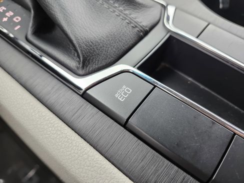 Used 2021 Kia Sedona LX image 8