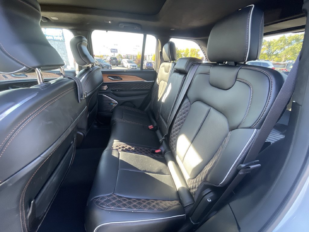 Used 2023 Jeep Grand Cherokee Summit AWD/4WD image 44