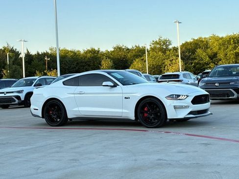 Used 2018 Ford Mustang GT Premium w/ Black Accent Package RWD image 6