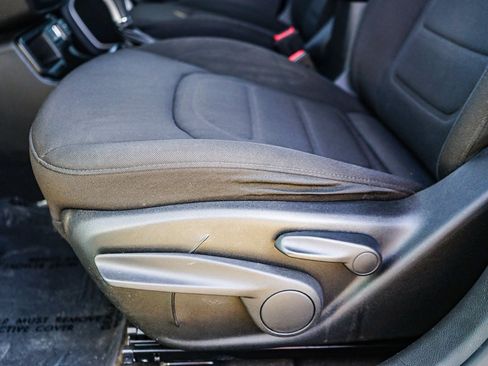 Used 2021 Jeep Renegade Latitude FWD image 21