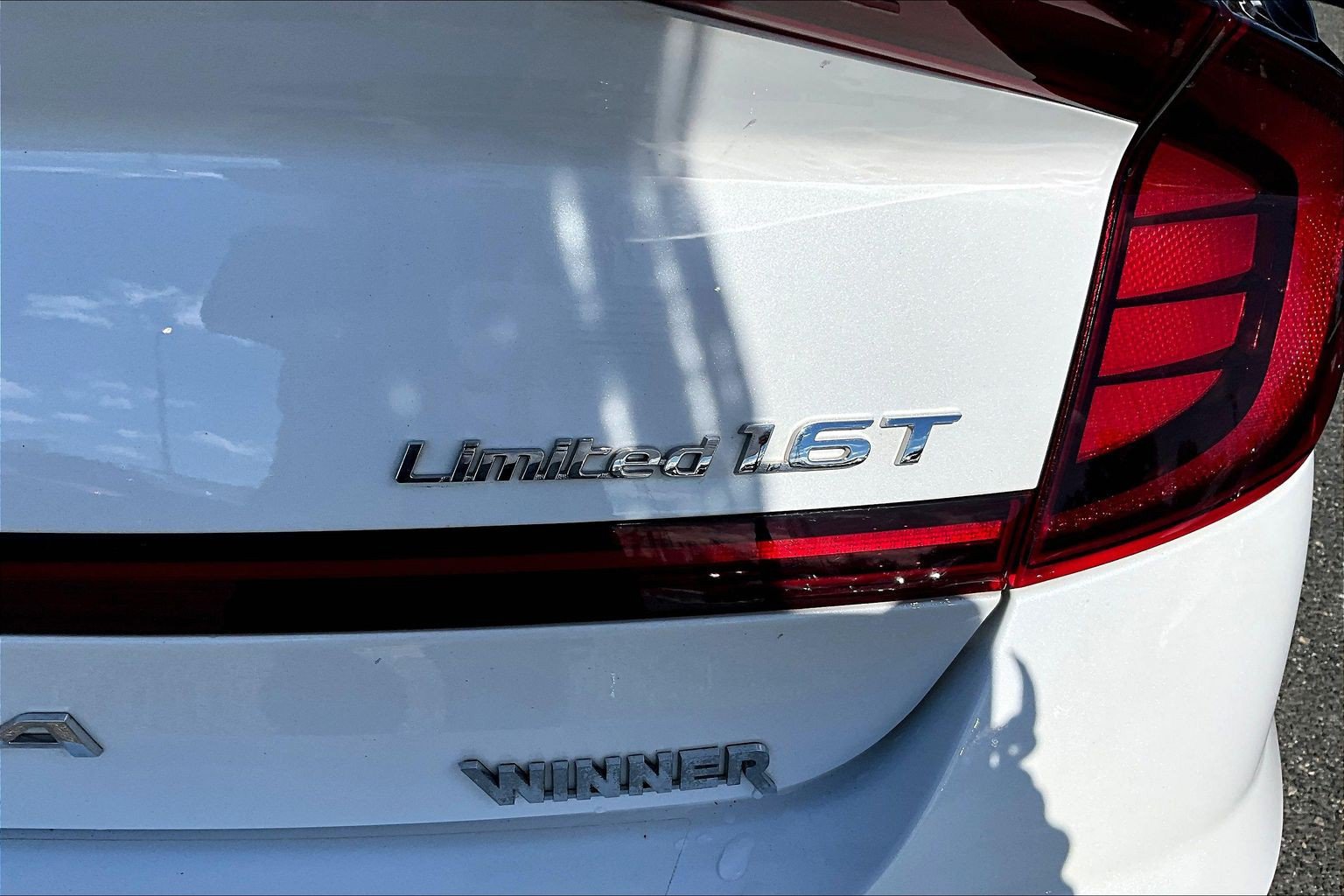 Used 2022 Hyundai Sonata Limited FWD image 19