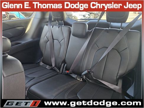 New 2026 Chrysler Pacifica Select image 13