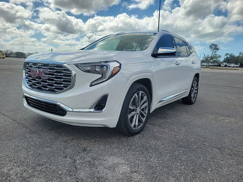 Used 2020 GMC Terrain Denali w/ Denali Premium Package image 2