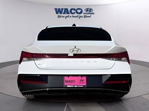 Used 2025 Hyundai Elantra Sport image 9