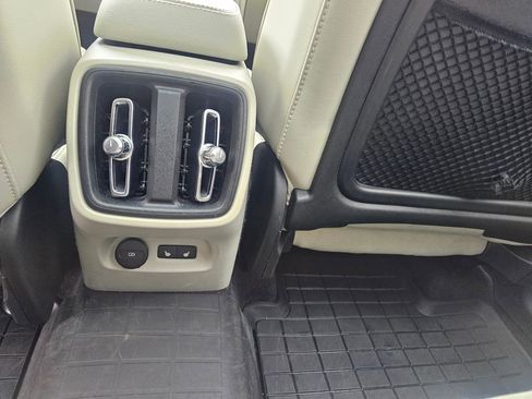 Certified 2023 Volvo XC40 B5 Plus w/ Climate Package AWD/4WD image 16