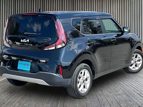 Used 2023 Kia Soul LX w/ LX Technology Package FWD image 13