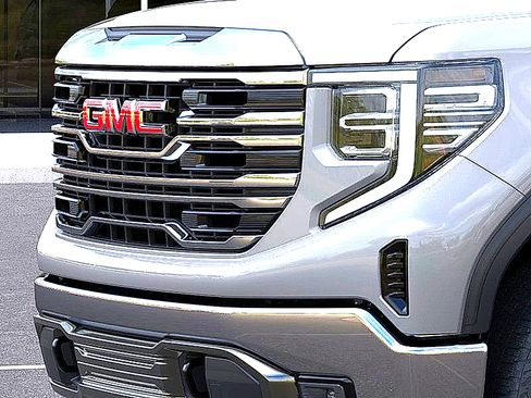 Used 2026 GMC Sierra 1500 SLT image 13