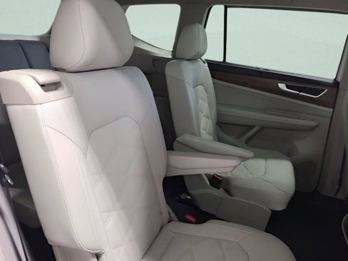 Used 2024 Volkswagen Atlas SE w/ Panoramic Sunroof Package AWD/4WD image 18