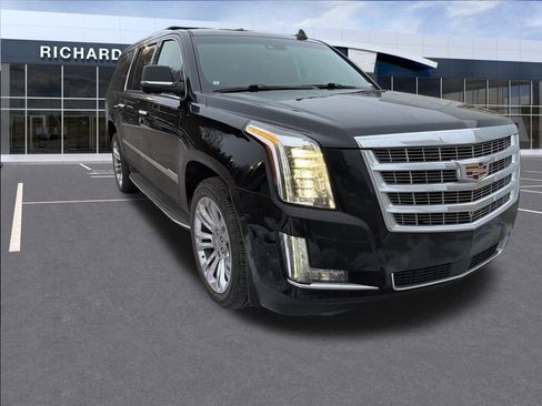 Used 2018 Cadillac Escalade ESV Premium Luxury w/ LPO, Radiant Package image 7