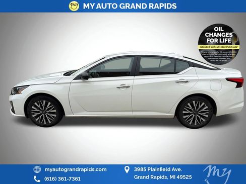 Used 2025 Nissan Altima 2.5 SV FWD image 4
