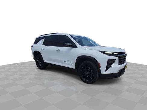 Used 2025 Chevrolet Traverse LT w/ Midnight/Sport Edition FWD image 2