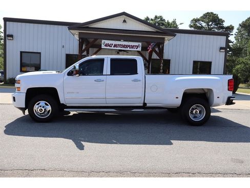 Used 2019 Chevrolet Silverado 3500 LT w/ LT Convenience Package AWD/4WD image 2