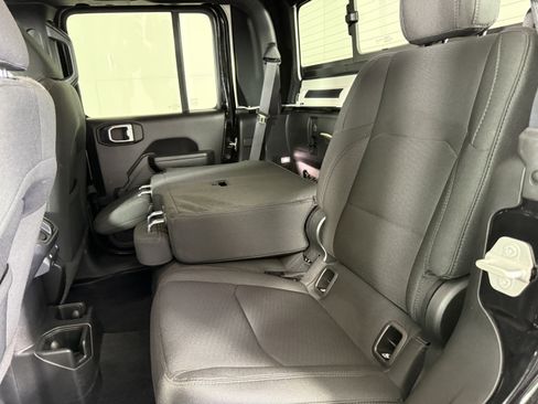 Used 2023 Jeep Gladiator Willys image 14