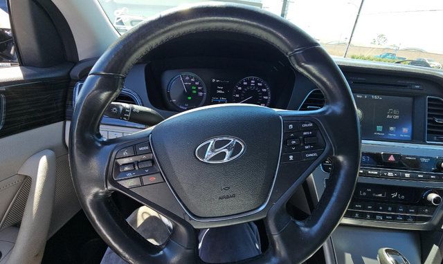 Used 2016 Hyundai Sonata Limited w/ Option Group 02 FWD image 13