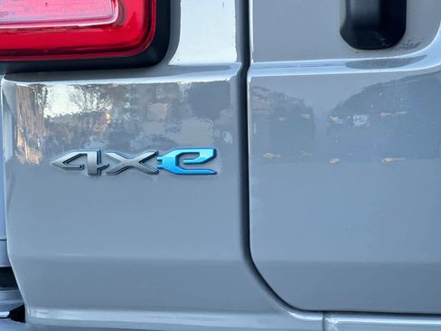 Used 2021 Jeep Wrangler Unlimited Rubicon 4xe w/ Cold Weather Group image 33