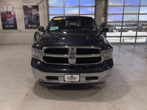 Used 2019 RAM 1500 Classic SLT image 3