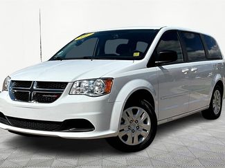 Used 2017 Dodge Grand Caravan SE w/ UConnect Hands-Free Group image 1