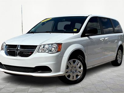 Used 2017 Dodge Grand Caravan SE w/ UConnect Hands-Free Group