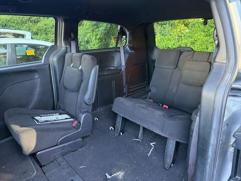 Certified 2016 Dodge Grand Caravan SE FWD image 13