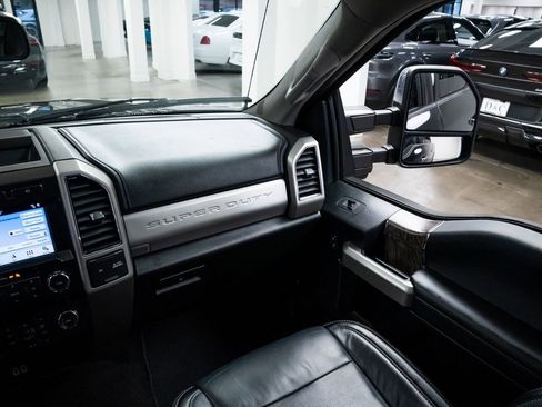 Used 2019 Ford F250 Lariat w/ Chrome Package image 10