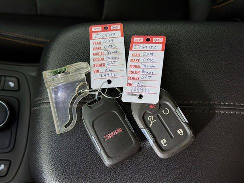 Used 2019 GMC Terrain SLT w/ Preferred Package AWD/4WD image 4