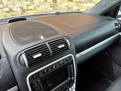 Used 2008 Porsche Cayenne Turbo image 18
