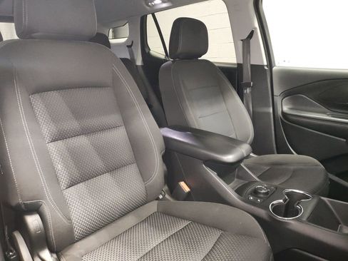 Used 2023 GMC Terrain SLE w/ Driver Convenience Package image 9