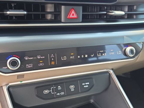 New 2027 Kia Carnival FWD image 25
