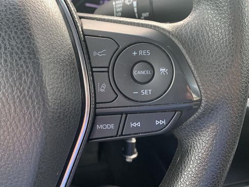 Used 2019 Toyota Camry LE FWD image 11