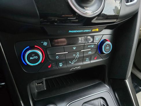 Used 2015 Ford Focus Electric Hatchback 4D w/ Exterior Protection Package image 31