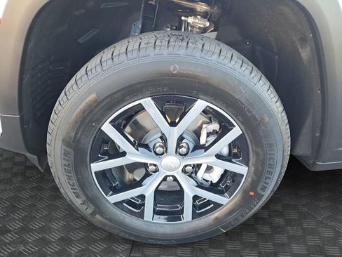 New 2025 Jeep Grand Cherokee L Limited image 23