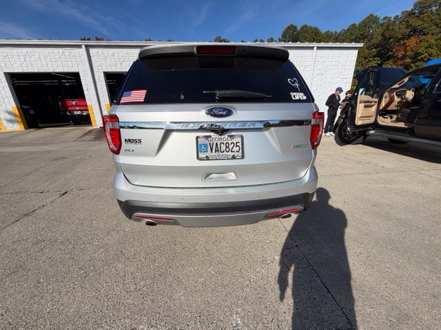 Used 2016 Ford Explorer XLT FWD image 8