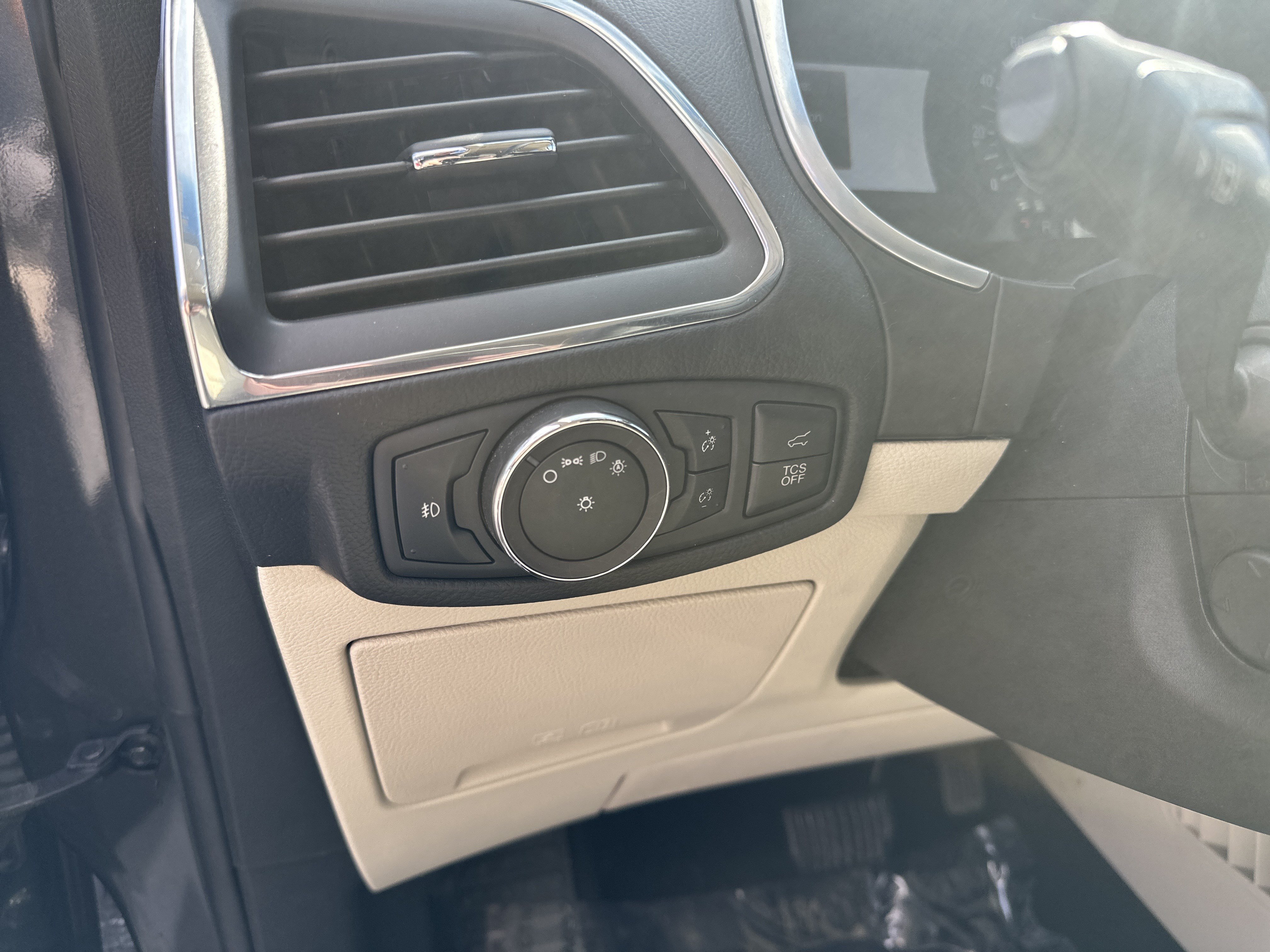 Used 2019 Ford Edge Titanium AWD/4WD image 14