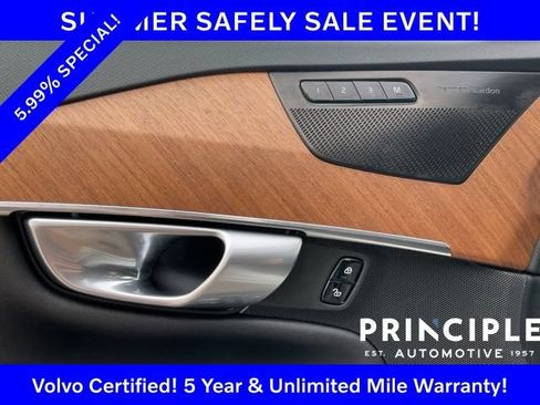Certified 2023 Volvo XC90 B5 Plus AWD/4WD image 28