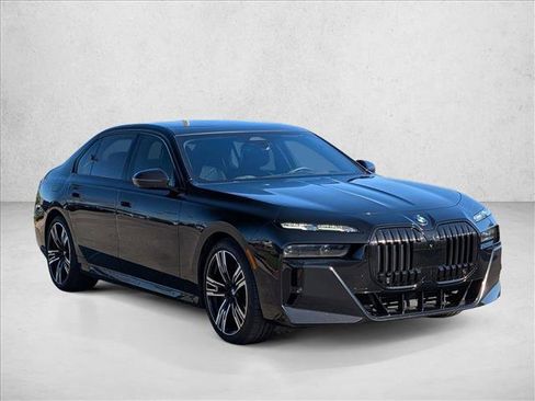 Used 2023 BMW 760i xDrive w/ Executive Package image 3