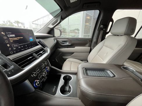 Used 2023 GMC Yukon SLT w/ SLT Luxury Package RWD image 16