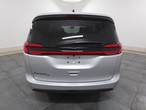 New 2026 Chrysler Pacifica Select w/ S Appearance Package FWD image 5