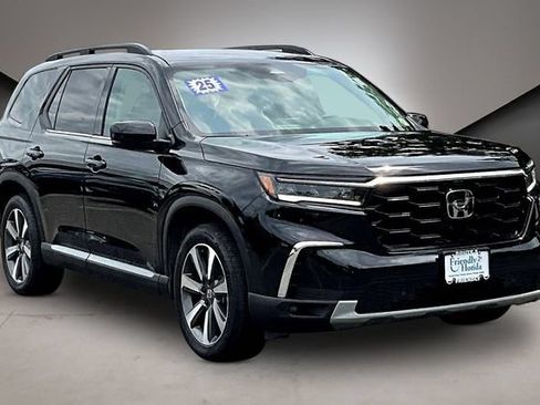 Used 2025 Honda Pilot Elite image 3